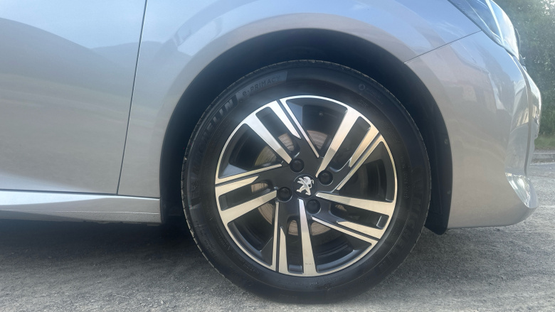 Peugeot 208 1.2 PureTech 100 Allure Premium + 5dr Petrol Hatchback